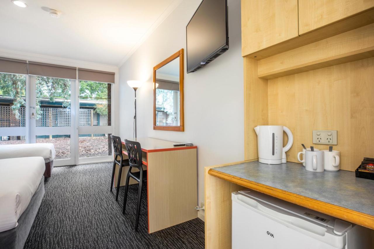 Burvale Hotel Nunawading Eksteriør billede
