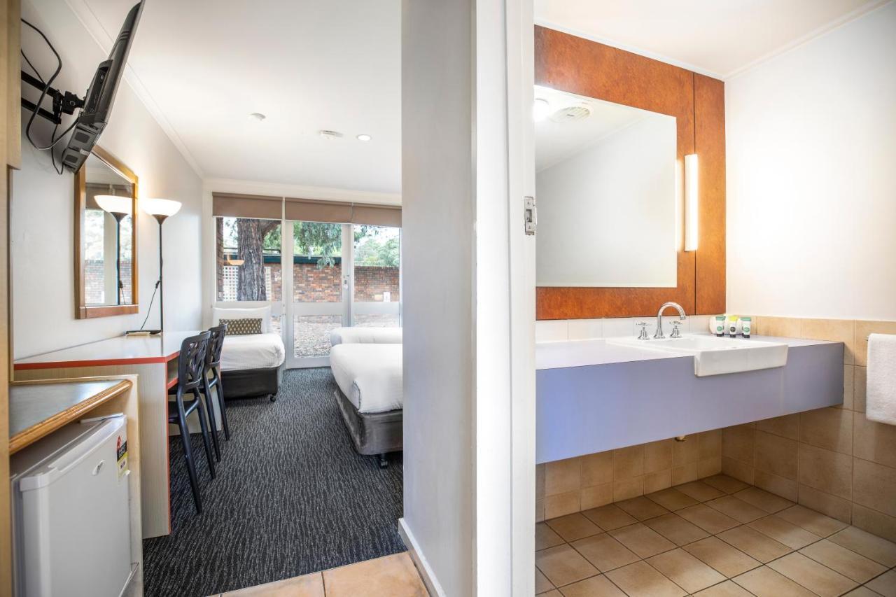 Burvale Hotel Nunawading Eksteriør billede