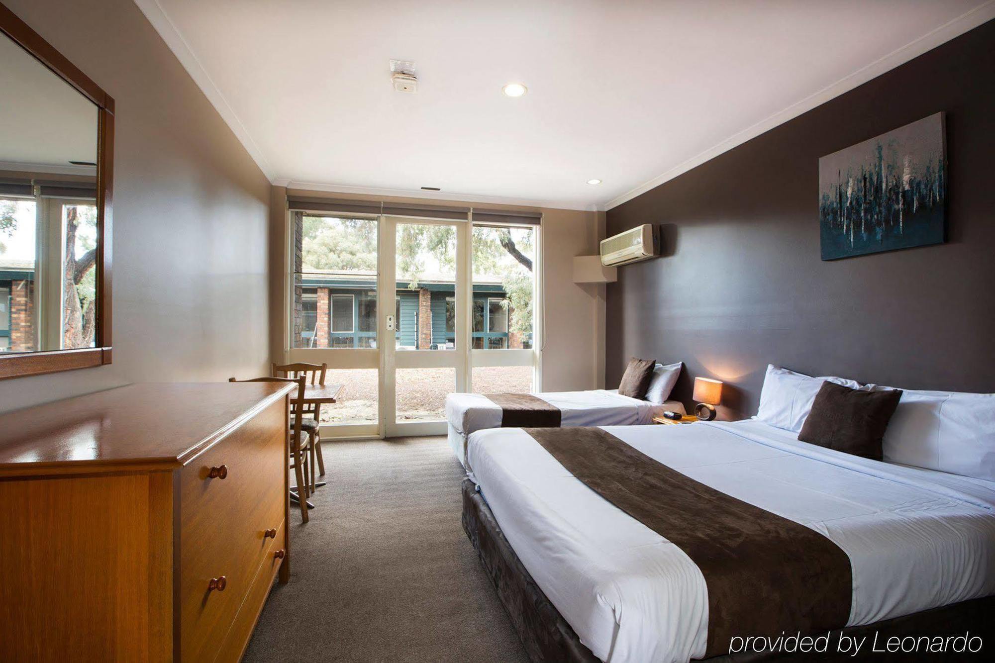 Burvale Hotel Nunawading Eksteriør billede